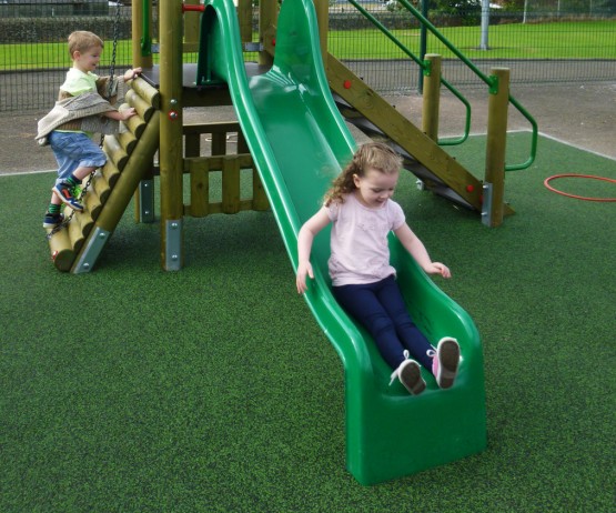 Junior Single Tower with Green Slide and Climbing Ramp