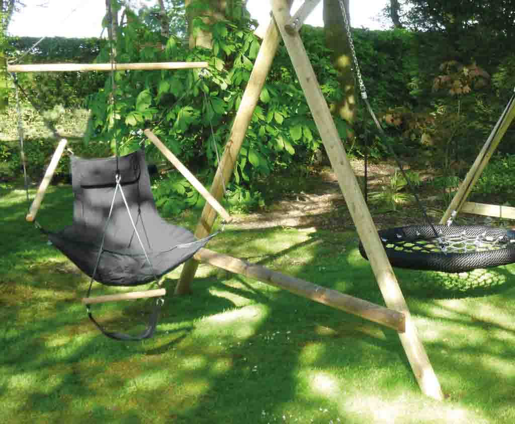 Single point hammock swing