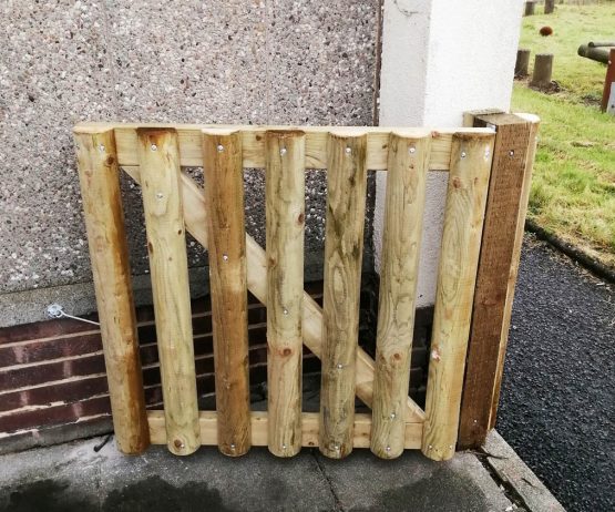 Half Round Palisade Fence for commercial use Half Round Palisade Fence for schools and nurseries